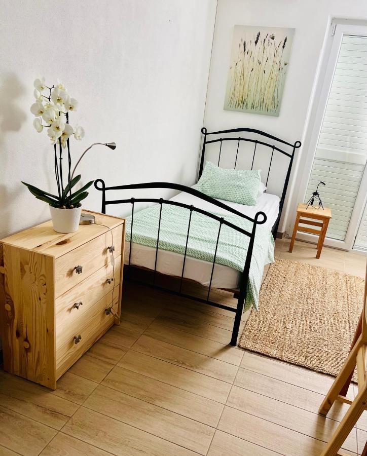 Guesthouse Dvoshko ฮวาร์ ภายนอก รูปภาพ